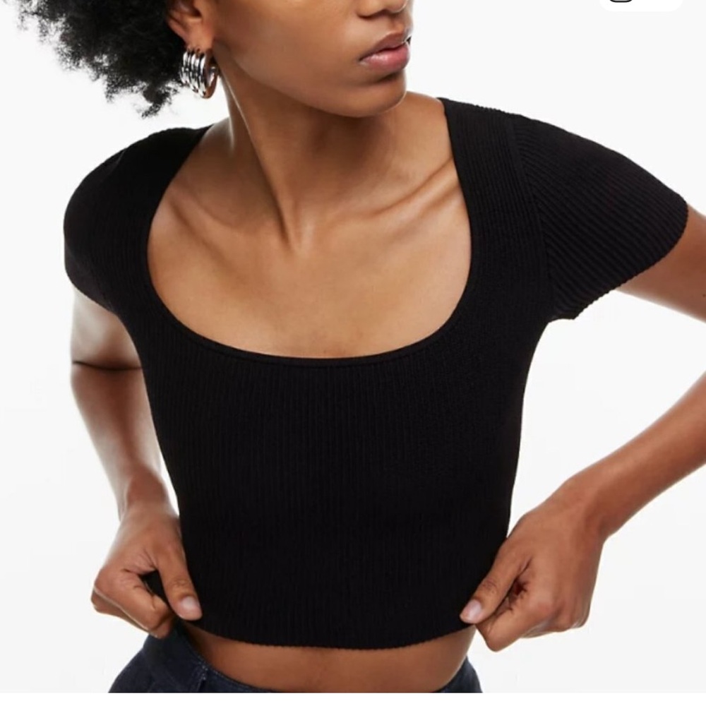 Aritzia Babaton Black Sculpt Knit Top size small